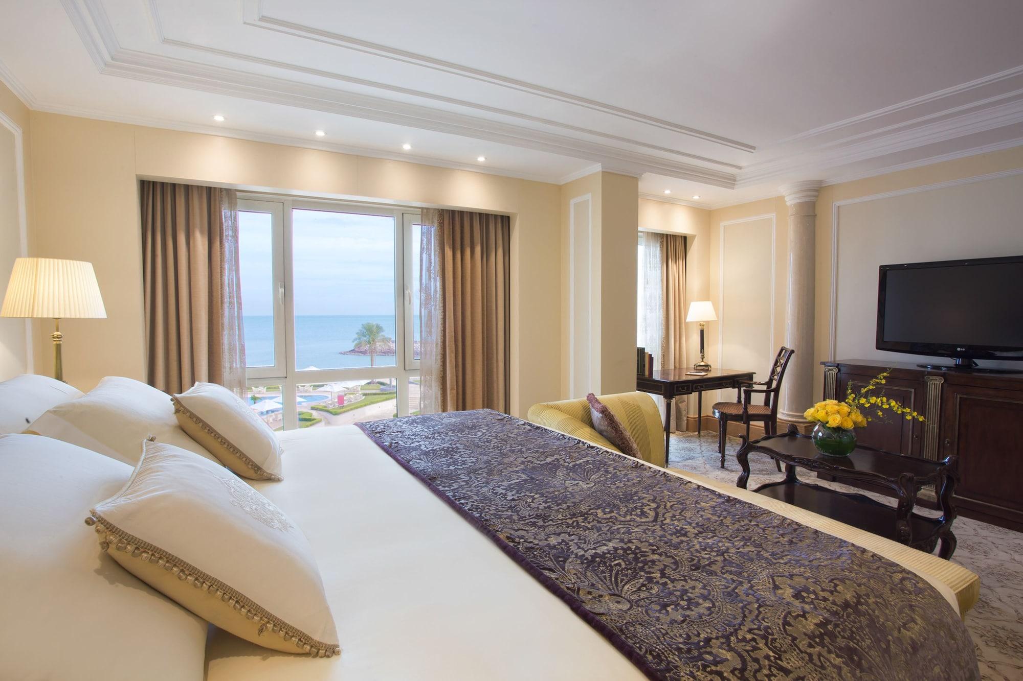 โรงแรมเดอะ รีเจนซี คูเวต Kuwait City ภายนอก รูปภาพ A suite at the hotel