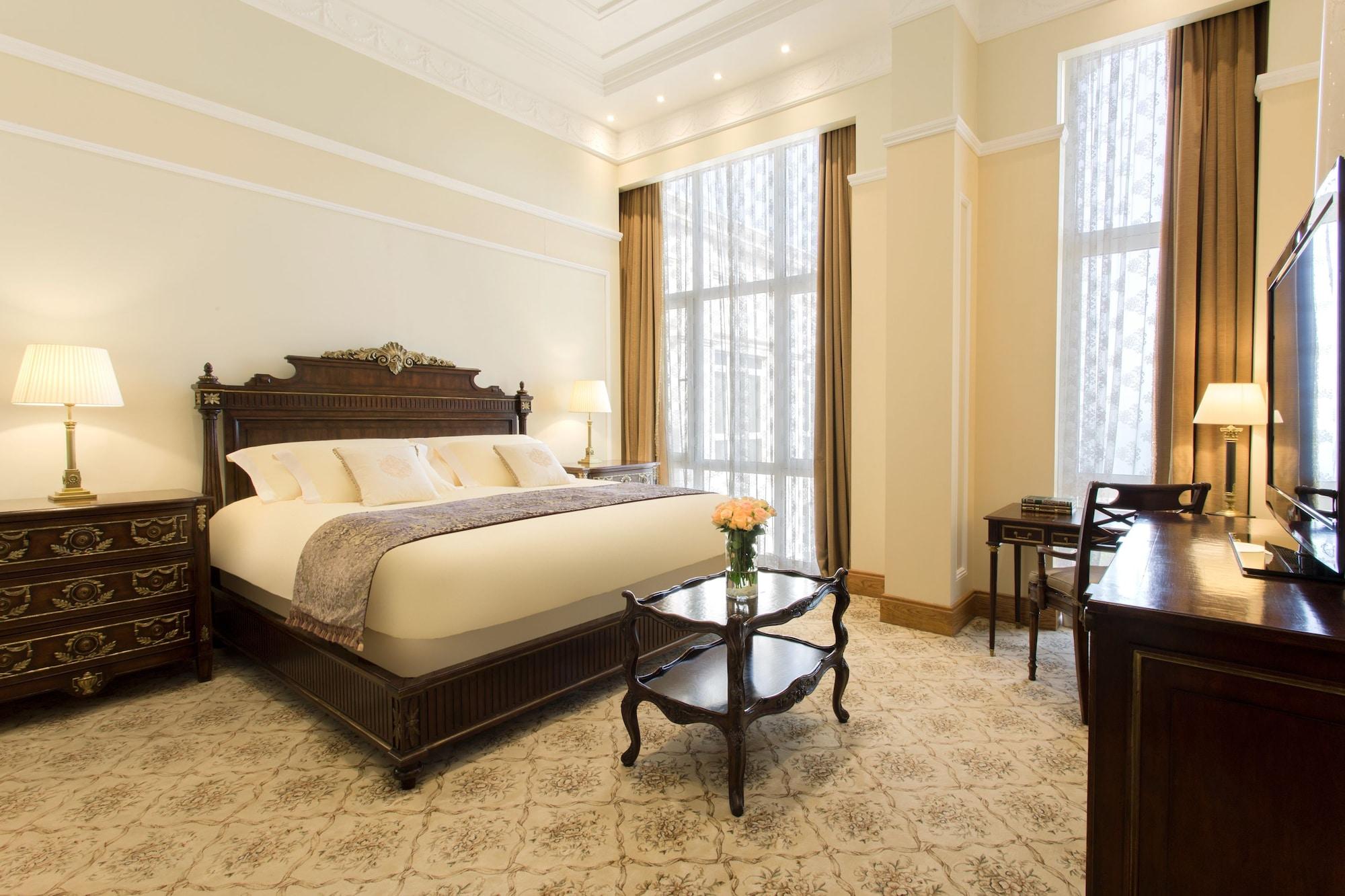 โรงแรมเดอะ รีเจนซี คูเวต Kuwait City ภายนอก รูปภาพ A bedroom at the hotel