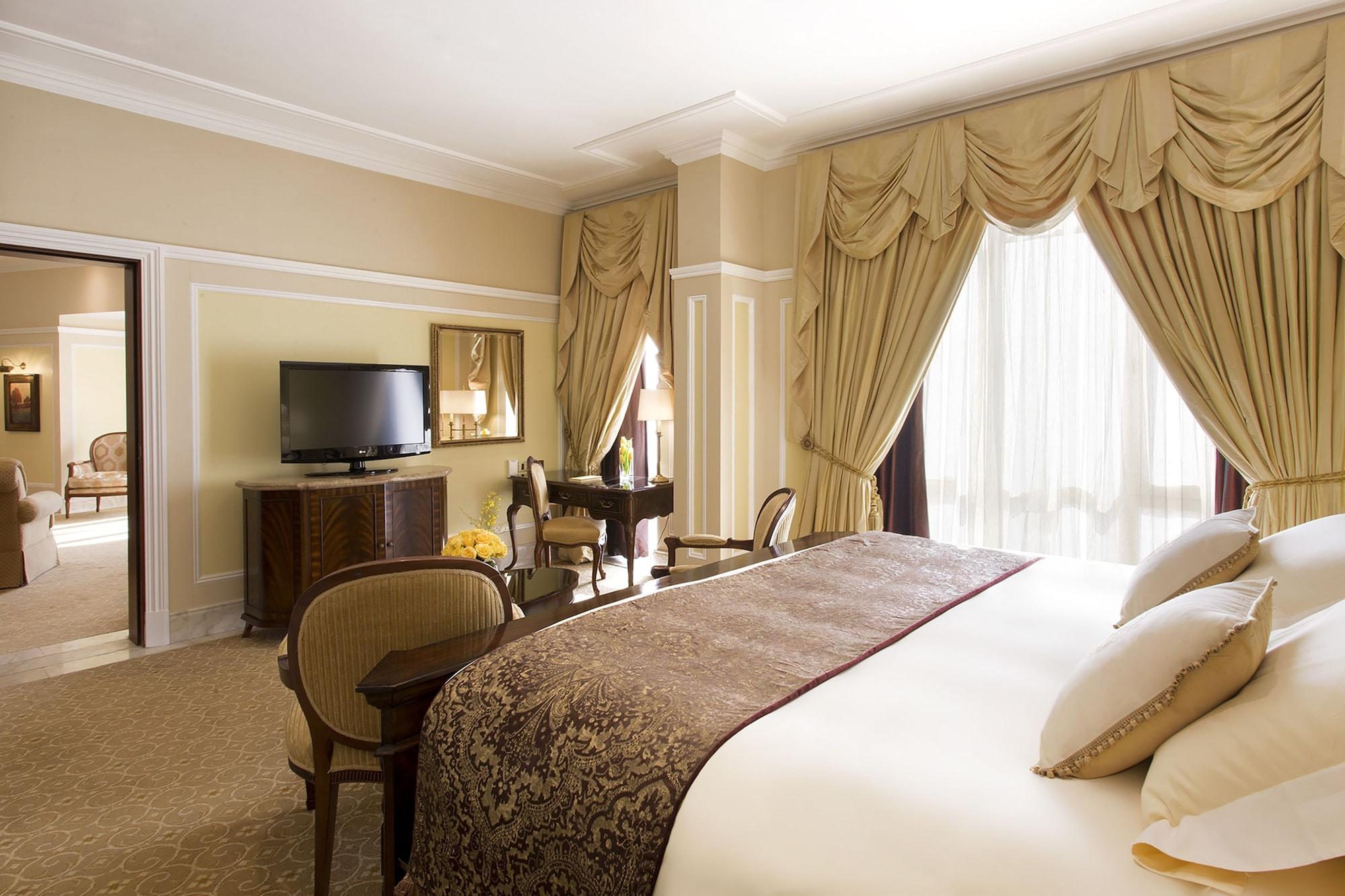 โรงแรมเดอะ รีเจนซี คูเวต Kuwait City ภายนอก รูปภาพ A bedroom at the hotel