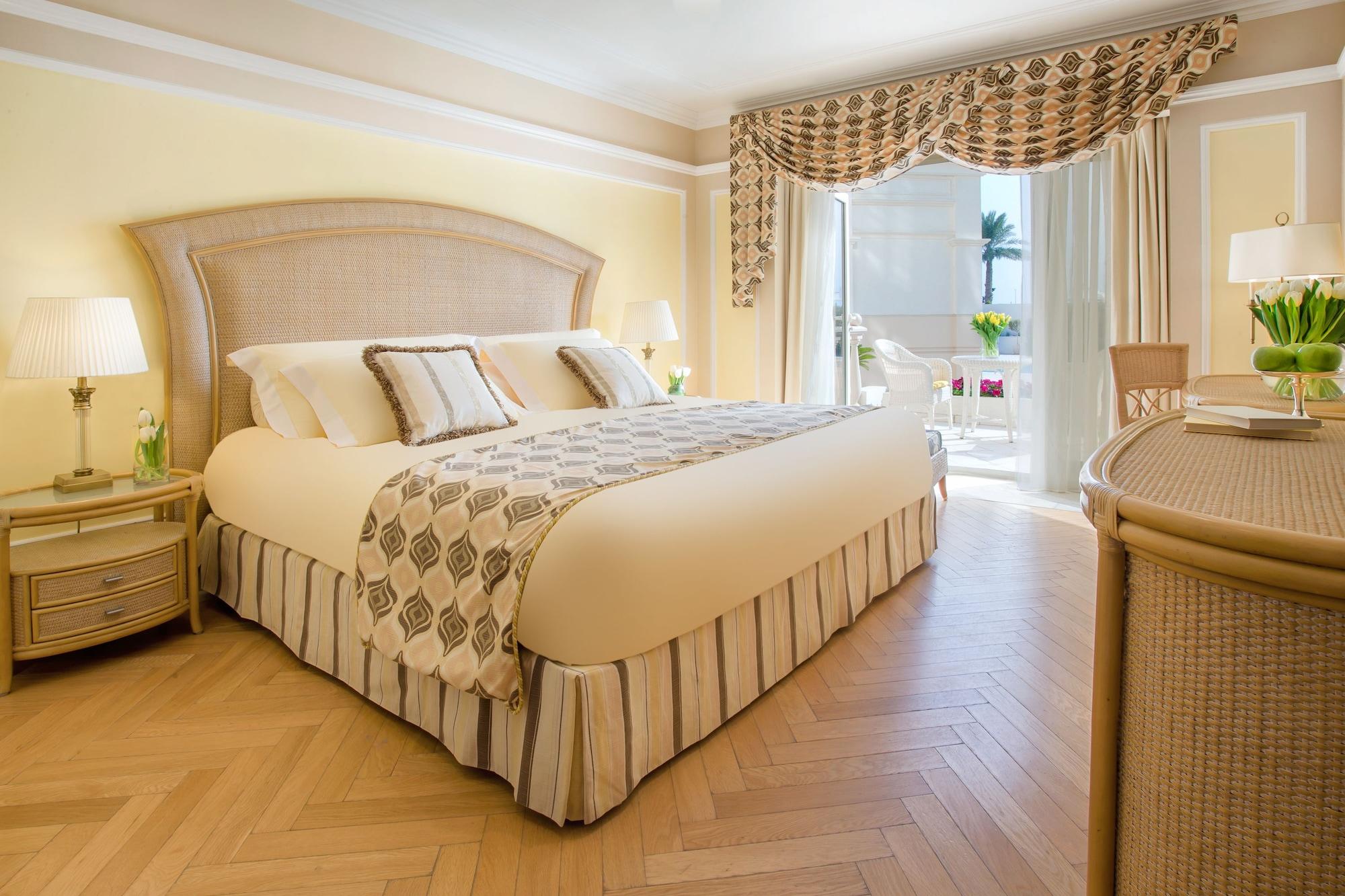 โรงแรมเดอะ รีเจนซี คูเวต Kuwait City ภายนอก รูปภาพ A bedroom at The Boca Raton Resort