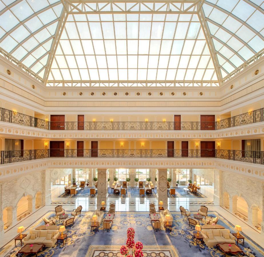 โรงแรมเดอะ รีเจนซี คูเวต Kuwait City ภายนอก รูปภาพ The lobby