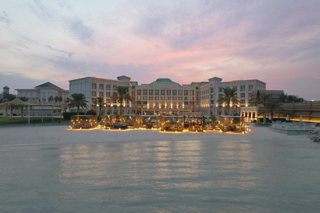 โรงแรมเดอะ รีเจนซี คูเวต Kuwait City ภายนอก รูปภาพ The Fairmont Hotel in the evening