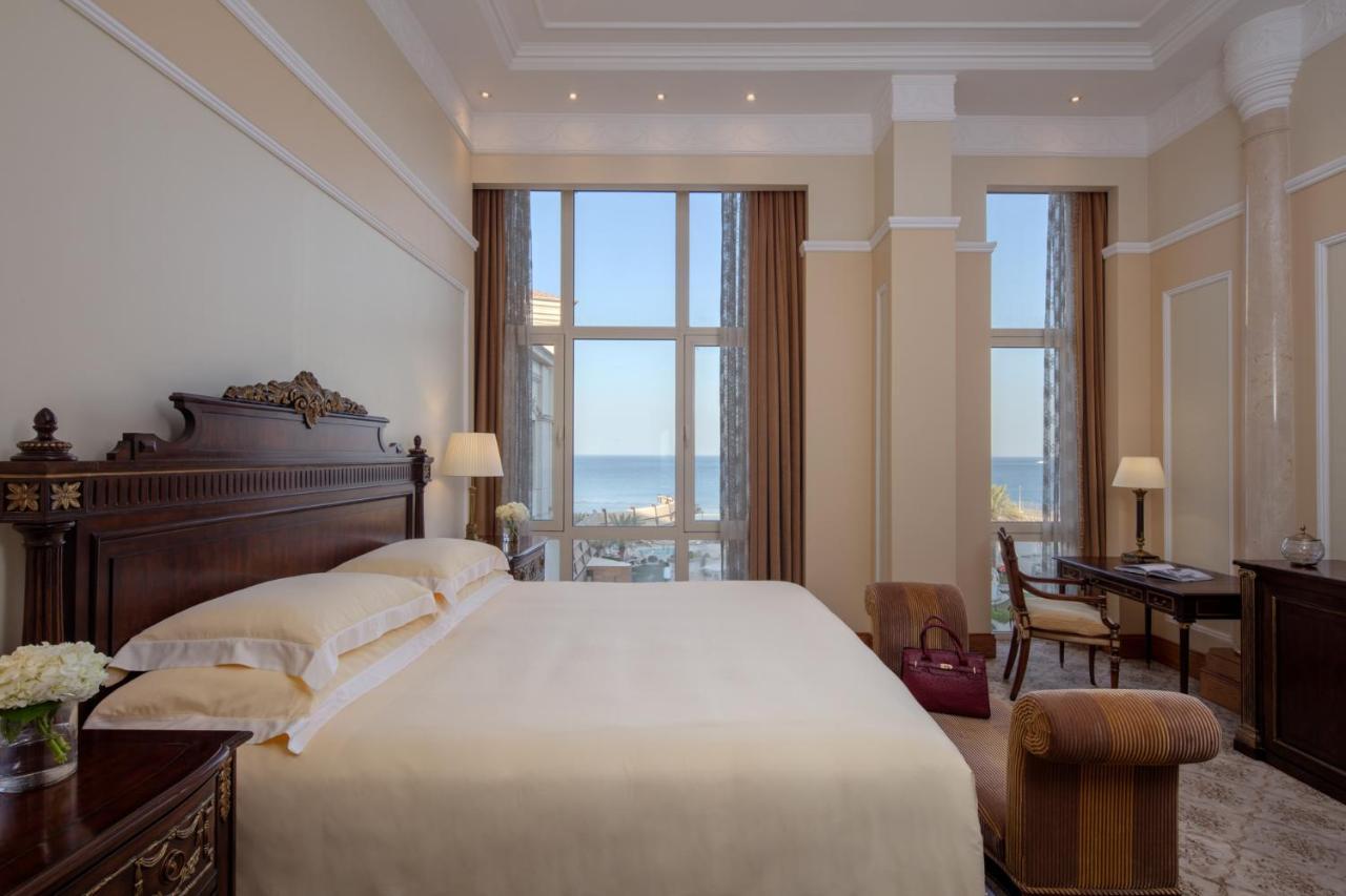 โรงแรมเดอะ รีเจนซี คูเวต Kuwait City ภายนอก รูปภาพ A bedroom at the hotel
