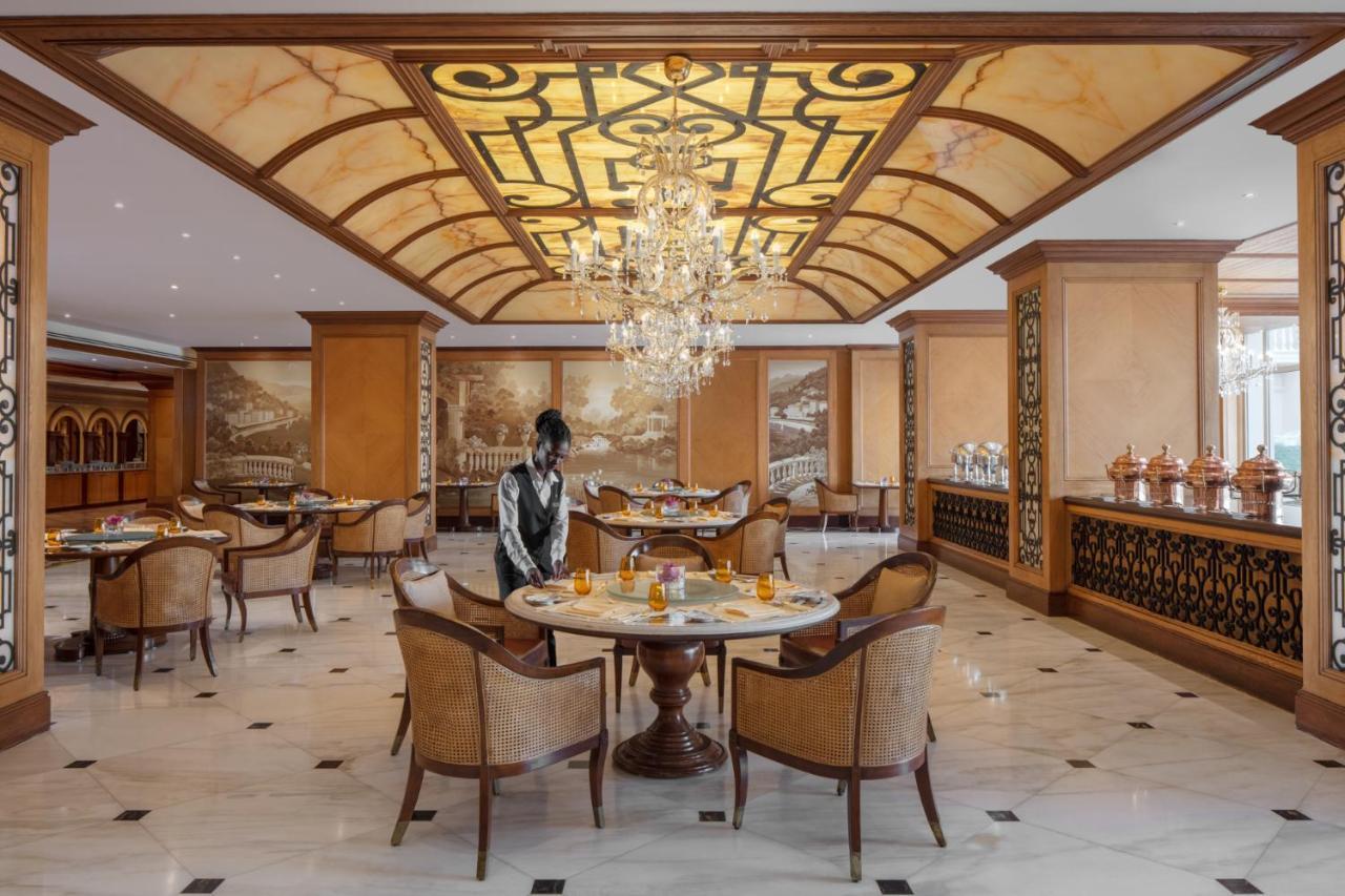 โรงแรมเดอะ รีเจนซี คูเวต Kuwait City ภายนอก รูปภาพ The restaurant