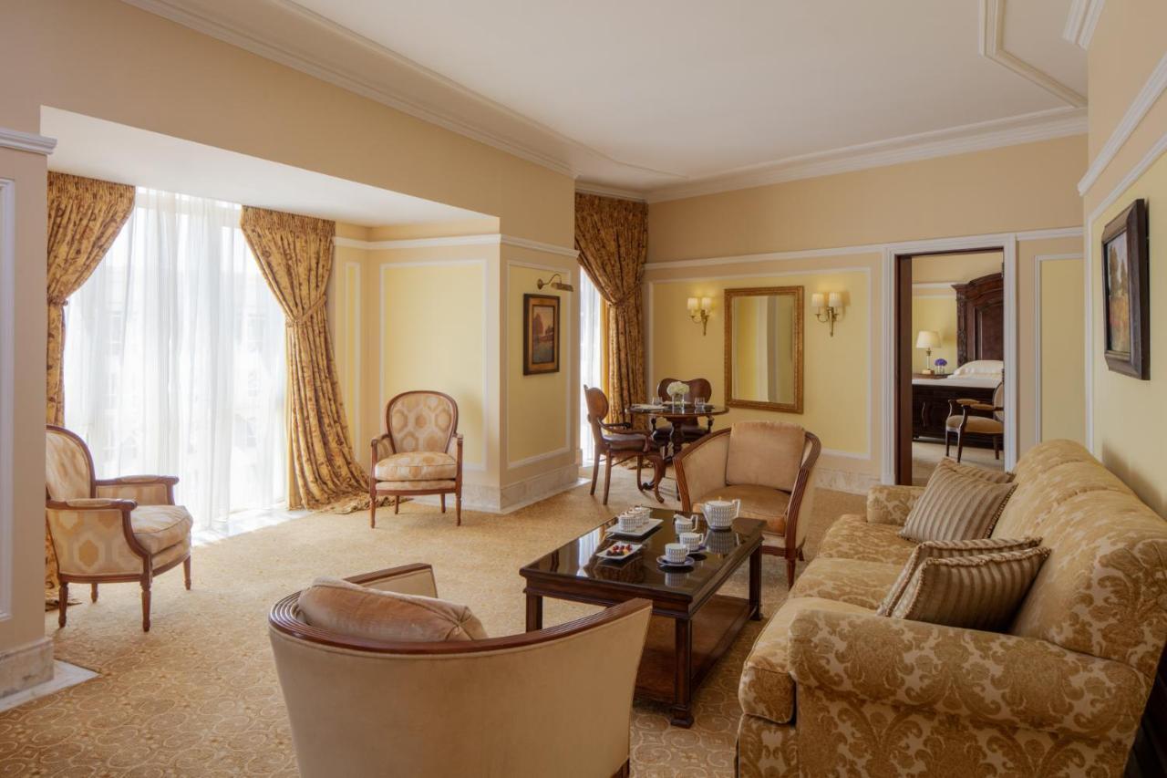 โรงแรมเดอะ รีเจนซี คูเวต Kuwait City ภายนอก รูปภาพ A suite at the Four Seasons Hotel, Istanbul