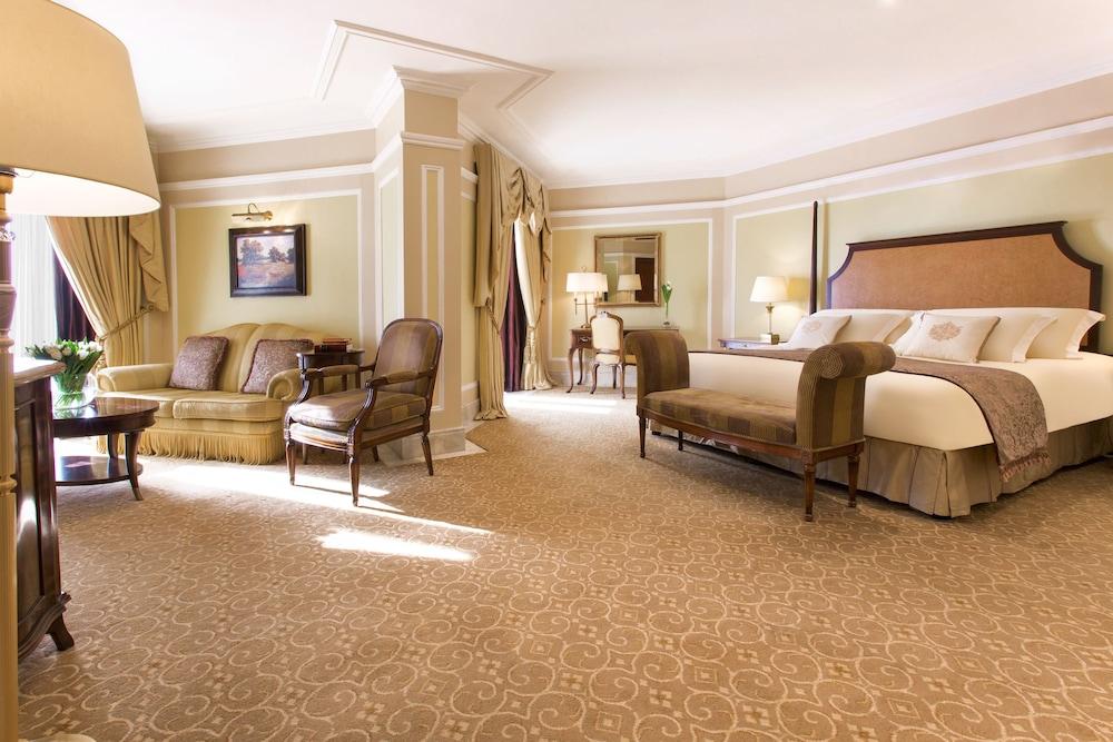 โรงแรมเดอะ รีเจนซี คูเวต Kuwait City ภายนอก รูปภาพ A suite at the Waldorf Astoria New York