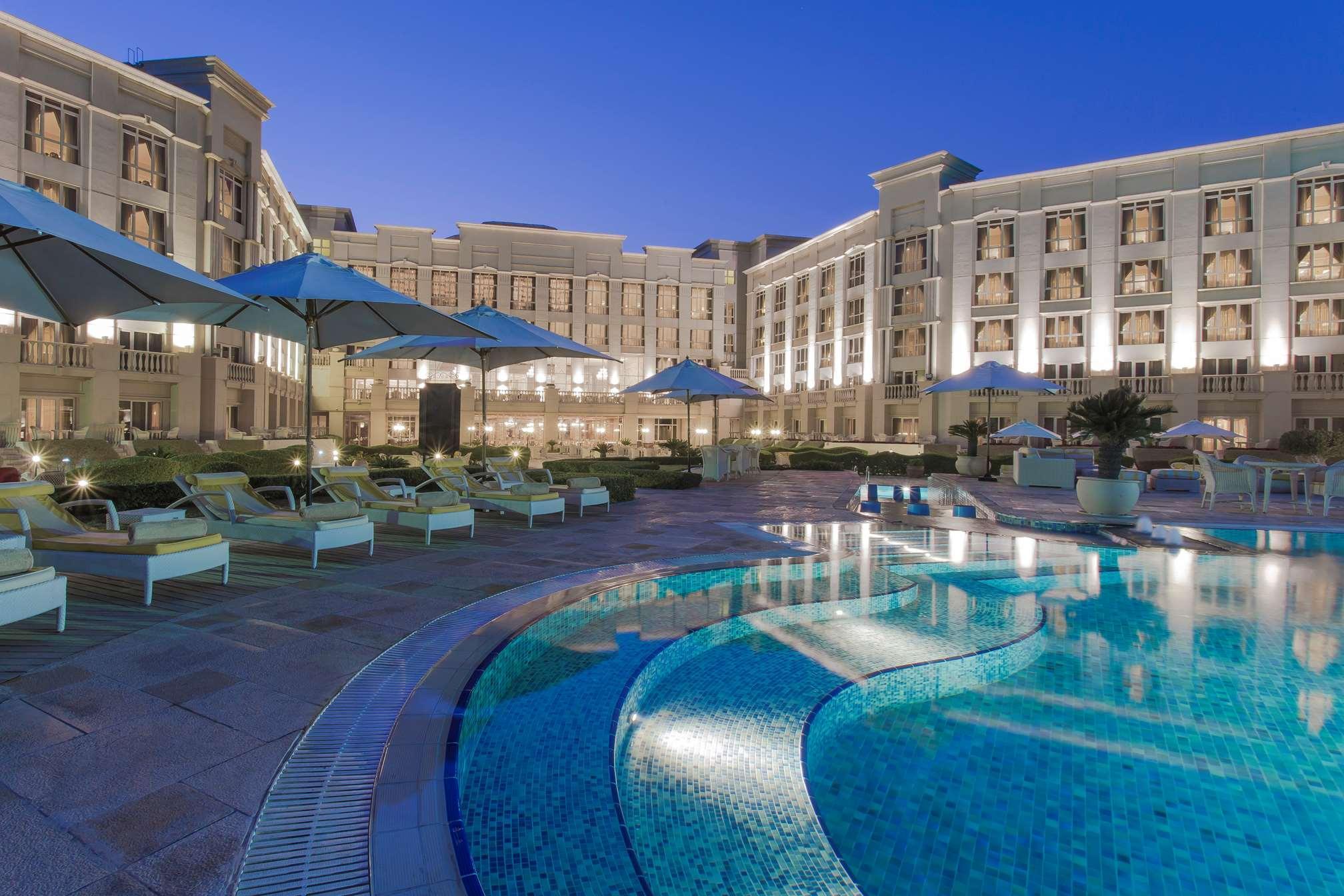 โรงแรมเดอะ รีเจนซี คูเวต Kuwait City ภายนอก รูปภาพ The pool at the Four Seasons Hotel
