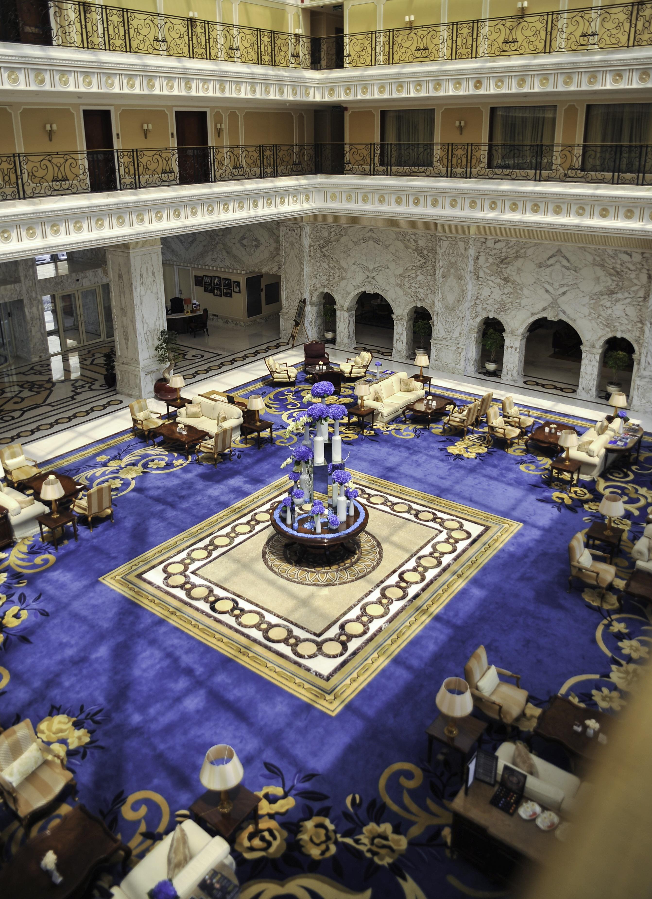 โรงแรมเดอะ รีเจนซี คูเวต Kuwait City ภายนอก รูปภาพ The lobby of the hotel