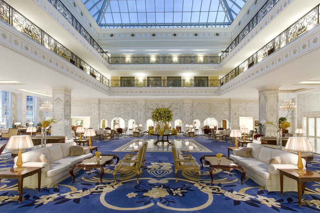 โรงแรมเดอะ รีเจนซี คูเวต Kuwait City ภายนอก รูปภาพ The lobby of the hotel