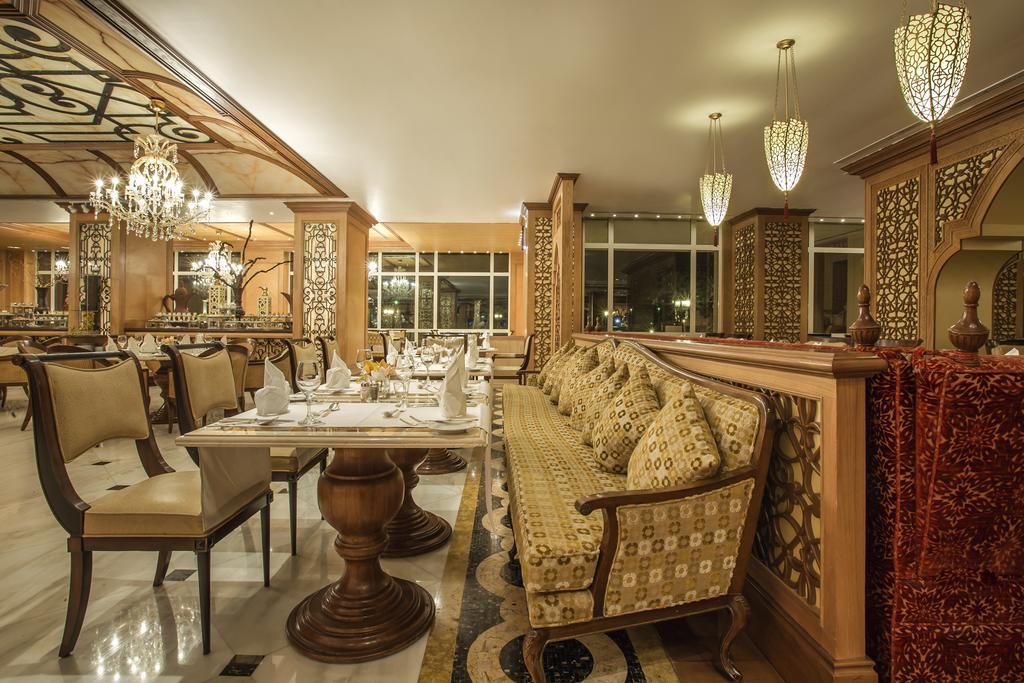 โรงแรมเดอะ รีเจนซี คูเวต Kuwait City ภายนอก รูปภาพ The restaurant