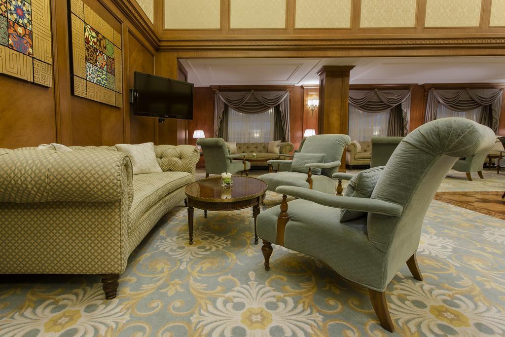 โรงแรมเดอะ รีเจนซี คูเวต Kuwait City ภายนอก รูปภาพ The lobby of the hotel